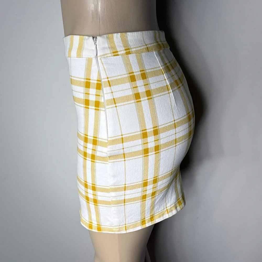 Forever 21 White and Yellow Plaid Mini Skirt - Picture 4 of 7